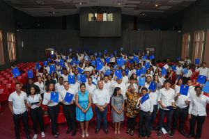 Más de 150 estudiantes del IEESL e IPL finalizan Diplomado de Emprendimiento auspiciado por el Banco Popular