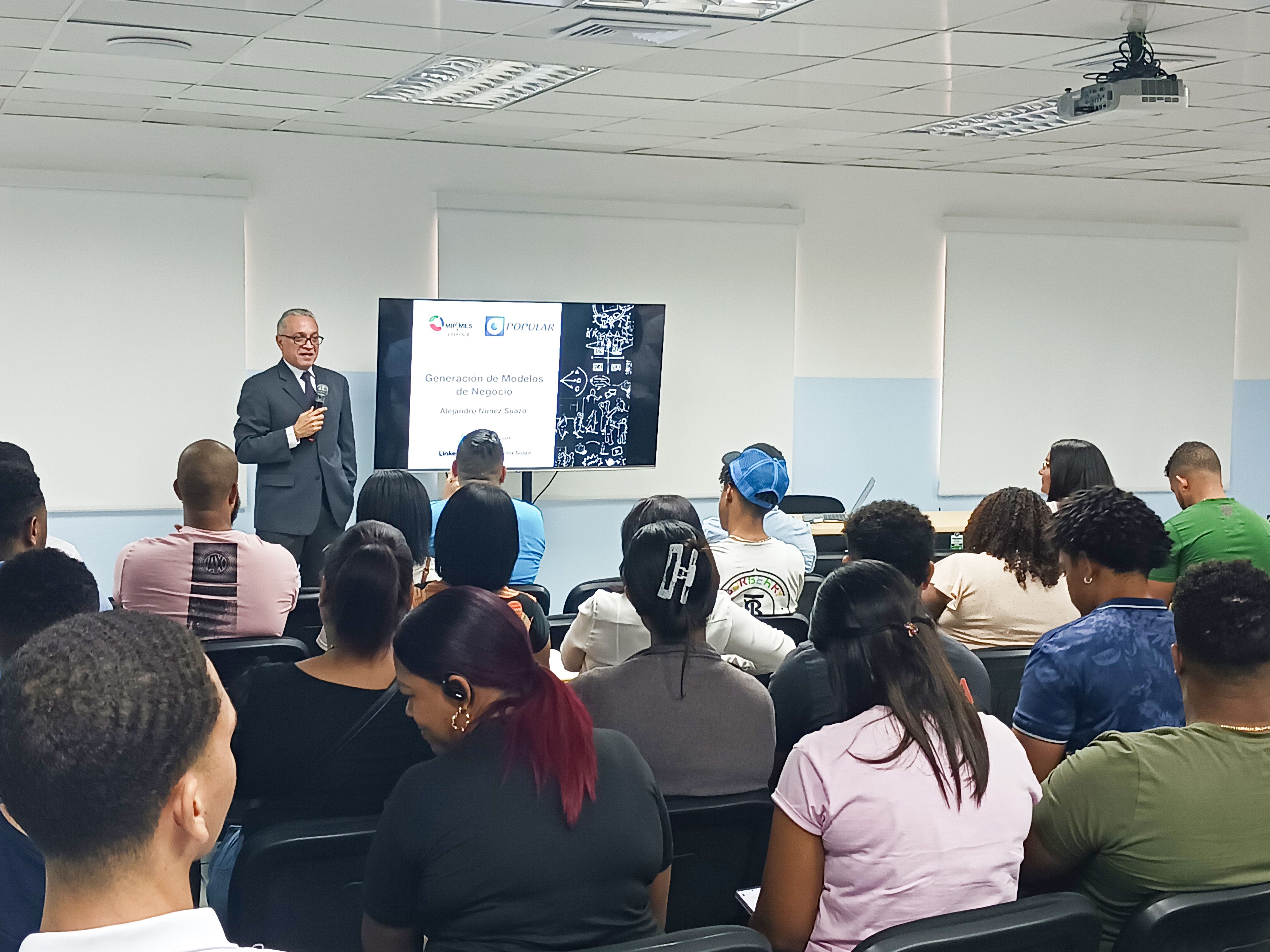 Centro Emprendimiento IEESL y Banco Popular realizan curso - taller Modelos de Negocios