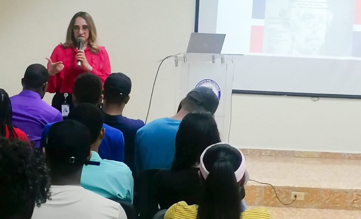 Cátedra de Humanidades del IEESL organiza charla sobre transparencia y rendición de cuentas 