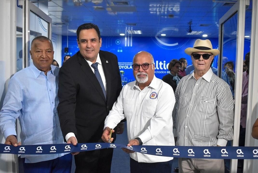 Loyola y Altice inauguran moderna sala de Telepresencialidad