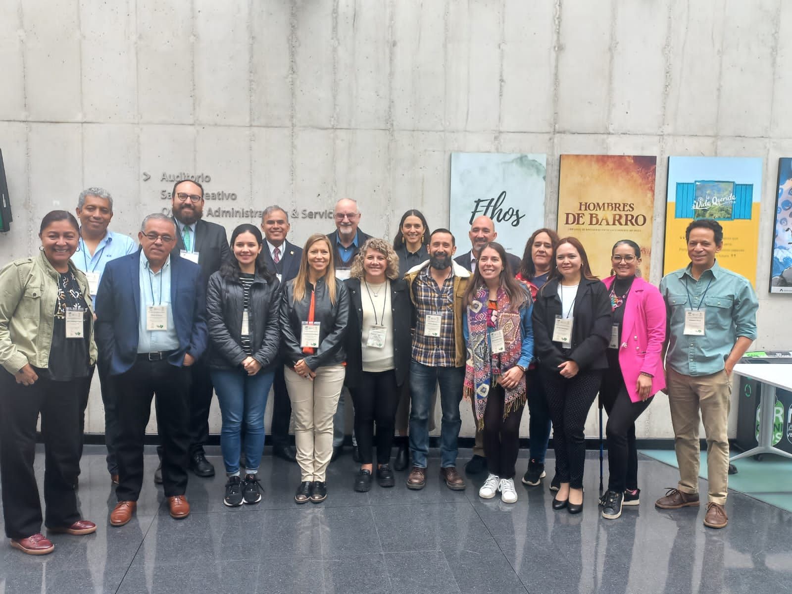 P. Eugenio Rivas representa al IEESL en encuentro universitario en Colombia